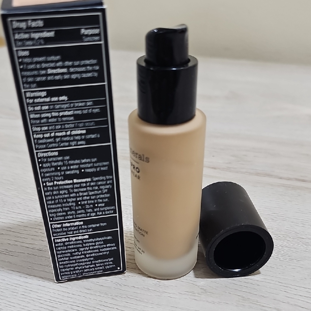 BareMinerals BarePro 24HR Wear Skin Perfecting Matte Foundation - Light 27 Cool - Picture 3 of 5